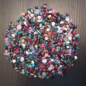 GLASS BEAD MIX LOT- 1 1/2 POUNDS ASSORTED COLORS AND SIZES ART GLASS SWIRL SOLID